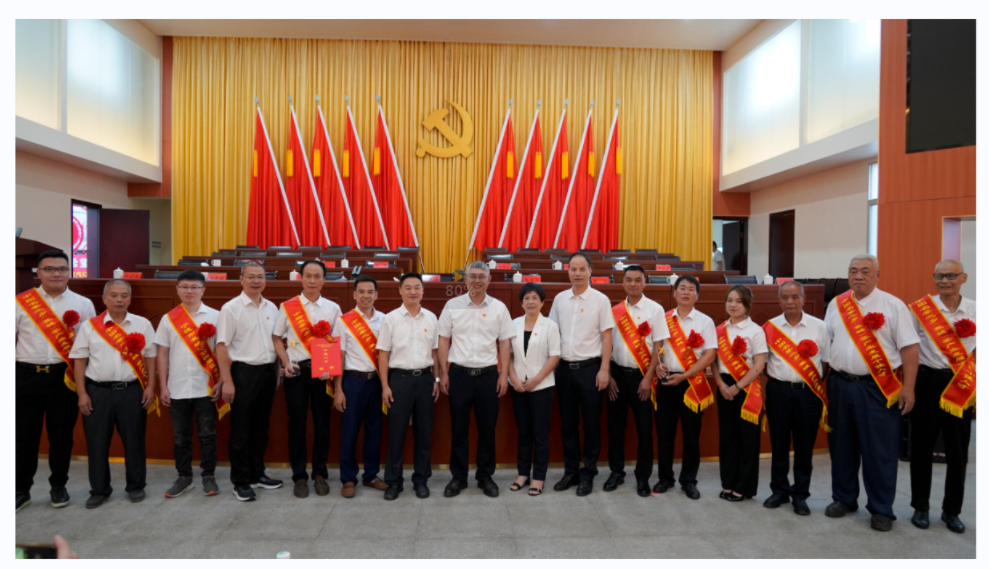 我司董事長(zhǎng)榮獲“中國(guó)名茶之鄉(xiāng)（蕉城）茶產(chǎn)業(yè)發(fā)展十佳人才”稱(chēng)號(hào)